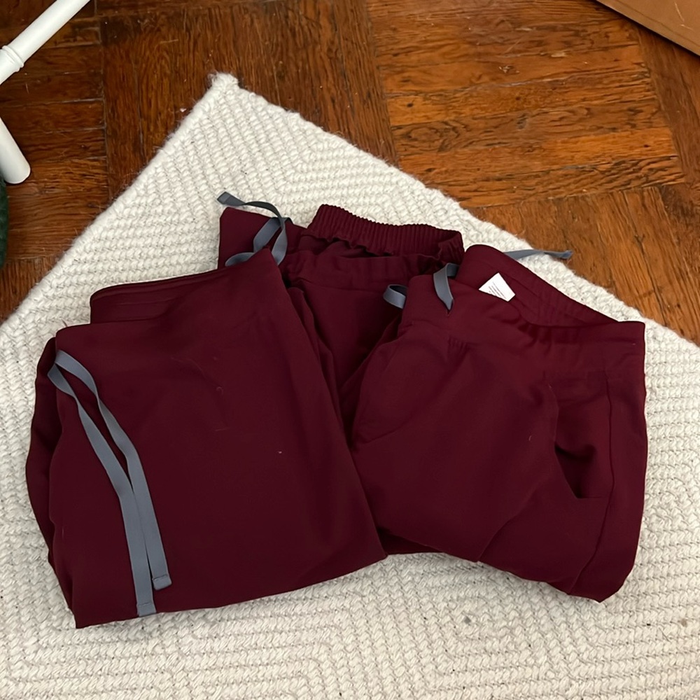 Figs Burgundy Scrub Bundle